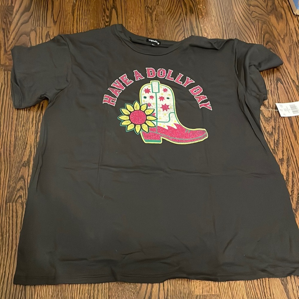 Graphic tee